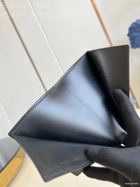Louis Vuitton PASSPORT COVER-10*14*2.5CM 0427